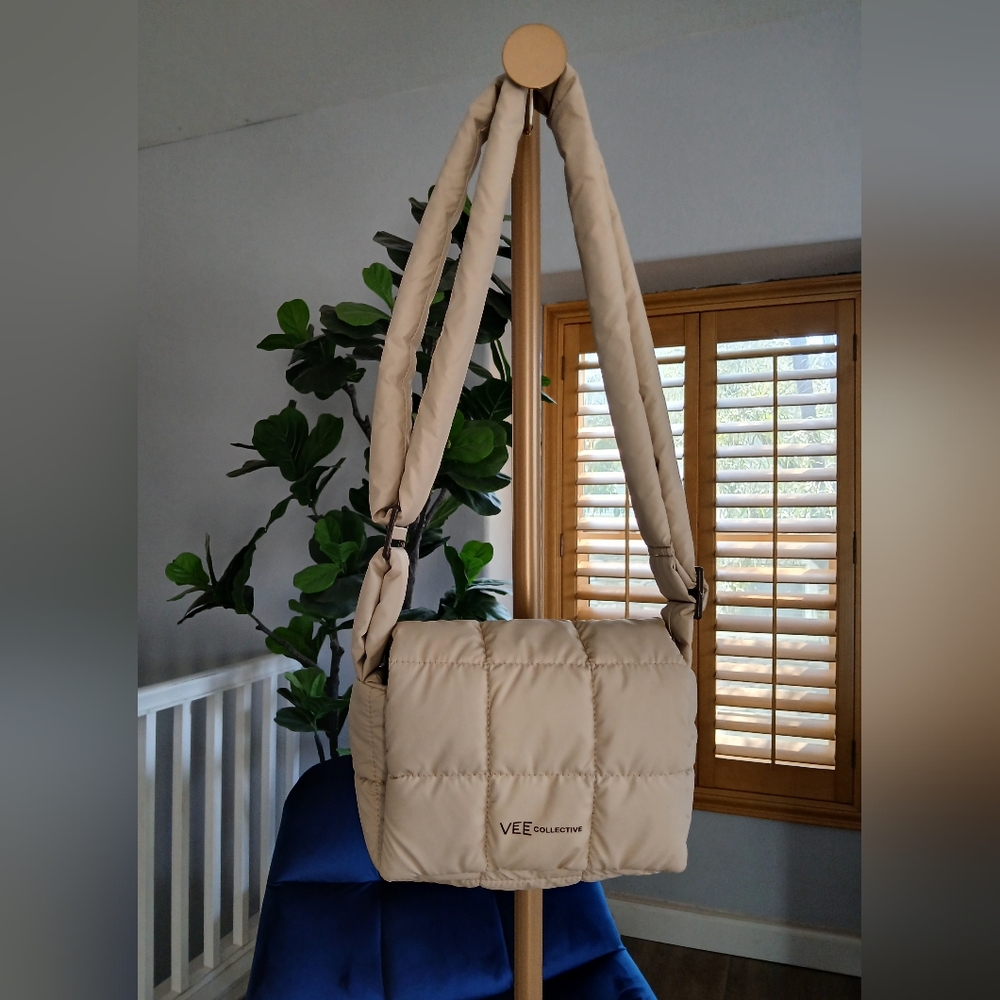 NWOT Vee Collective Porter Messenger Bag In Sand